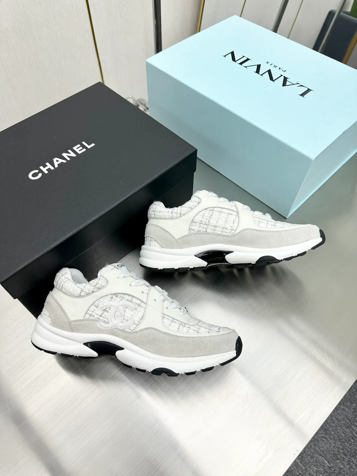 👟👟Ex-factory price 480 👟👟 Women's Shoes Women's Clothing Women's Shoes Women's Clothing Chanel Chanel - 2023 Counter Top Casual Sports Shoes This classic design; the upper is electro-embroidered with a variety of craftsmanship; the outsole is fashionable and sporty; it is unusual to incorporate a variety of color matching elements... The diversified mix and match is very good-looking and versatile, and can be used for leisure, fashion, sports, and outdoor... ꫛꫀꪝ Go➫ Materials: ❶Upper is made of: original imported mercerized velvet + double-layer breathable mesh ❷Inside is made of: original imported breathable mesh ❸Outsole is based on: original T👟👟factory price U combination outsole. Counter boutique packaging complete set for women 35–41 and men 38-46